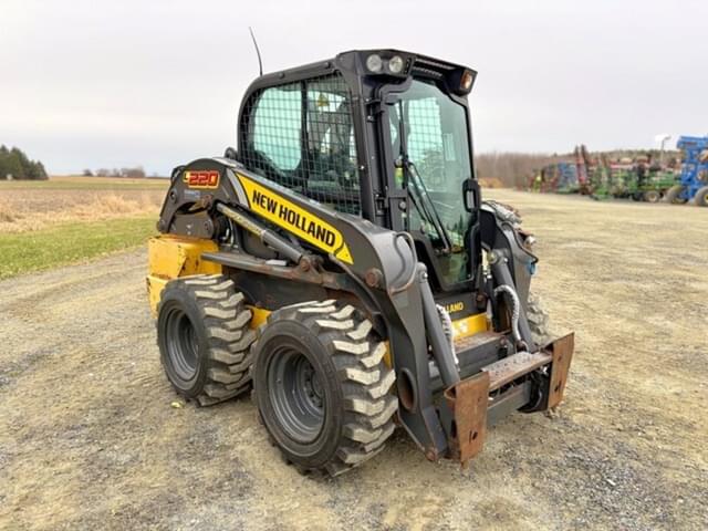 Image of New Holland L220 equipment image 1