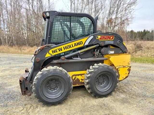 Image of New Holland L220 equipment image 2