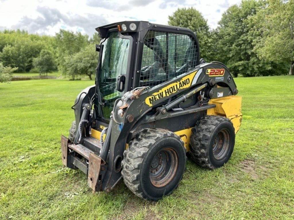2019 New Holland L220 Equipment Image0