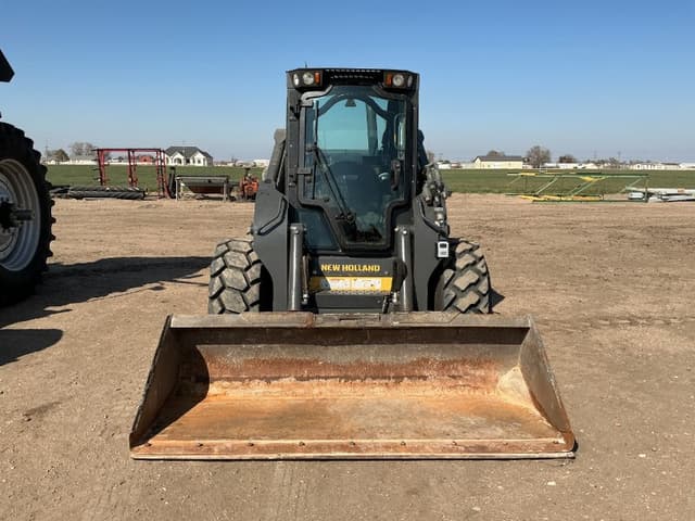 Image of New Holland L228 equipment image 1