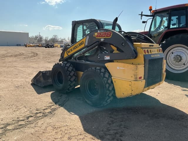 Image of New Holland L228 equipment image 4