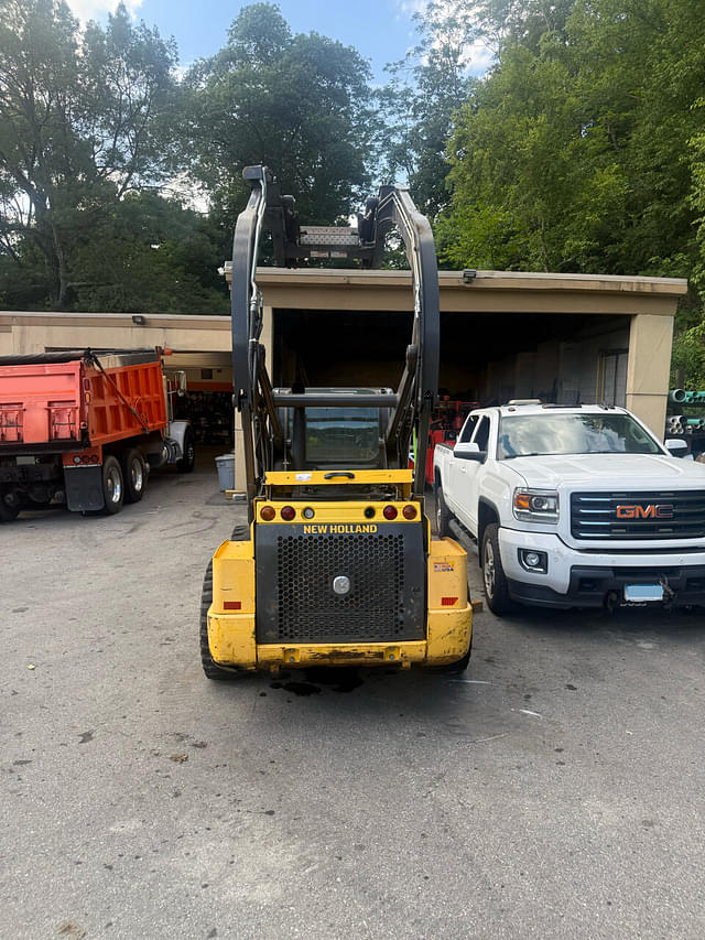 Image of New Holland L228 equipment image 3