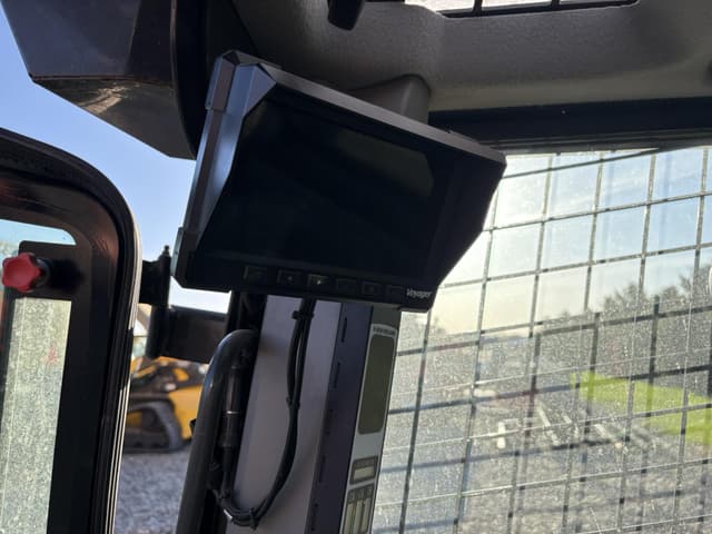 Image of New Holland L228 equipment image 4