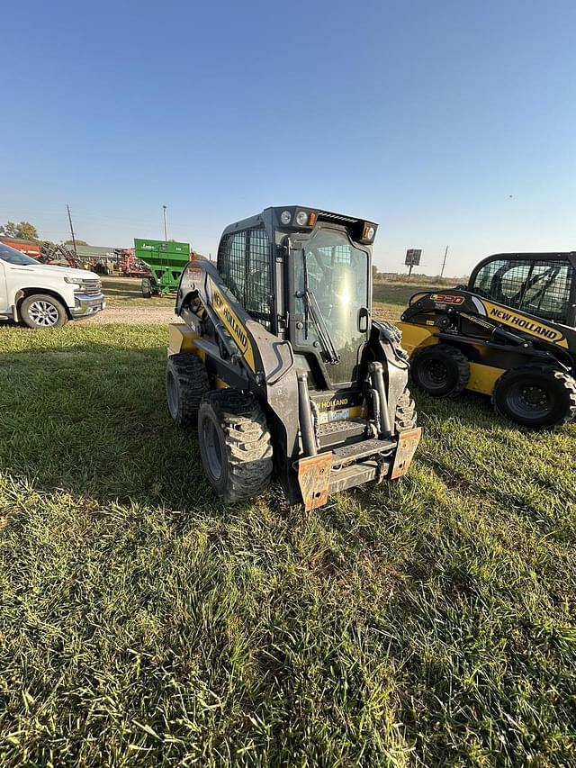 Image of New Holland L228 equipment image 3
