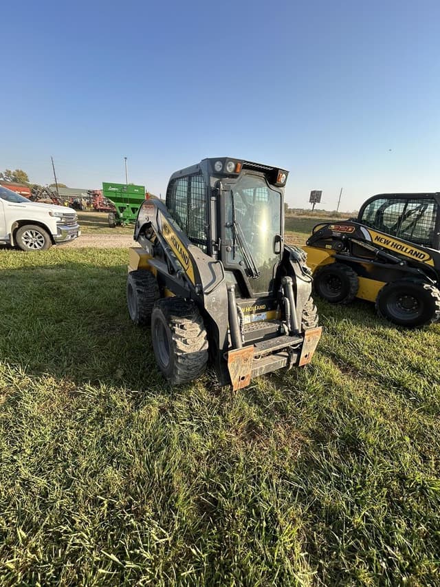 Image of New Holland L228 equipment image 1