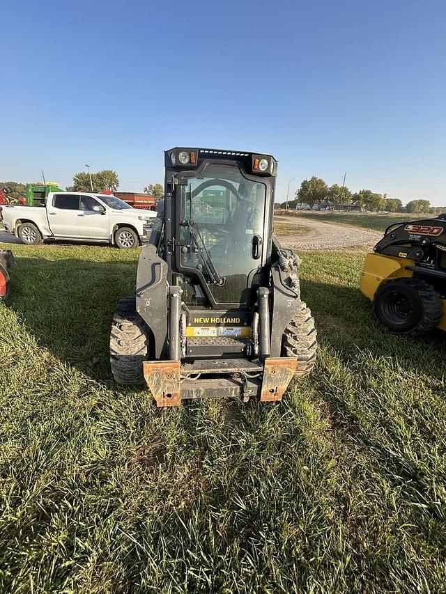 Image of New Holland L228 equipment image 4