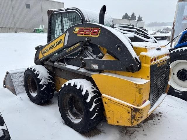 Image of New Holland L228 equipment image 3