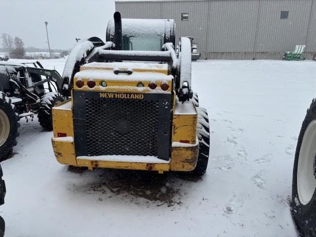 Image of New Holland L228 equipment image 2