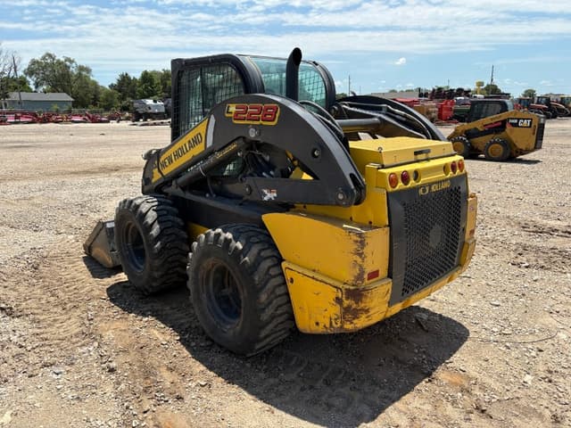 Image of New Holland L228 equipment image 2