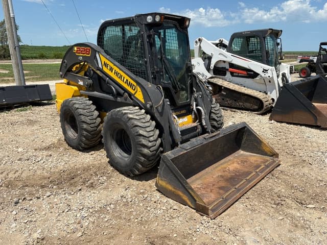 Image of New Holland L228 equipment image 1