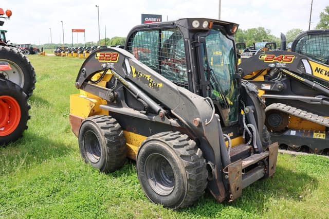 Image of New Holland L228 equipment image 2