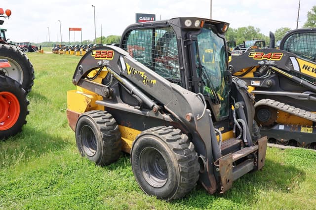 Image of New Holland L228 equipment image 2