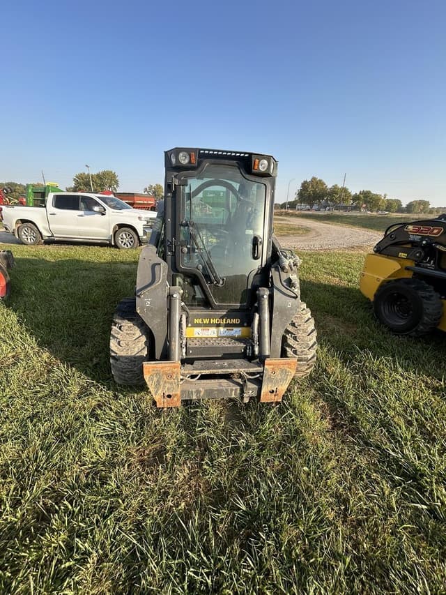 Image of New Holland L228 equipment image 2