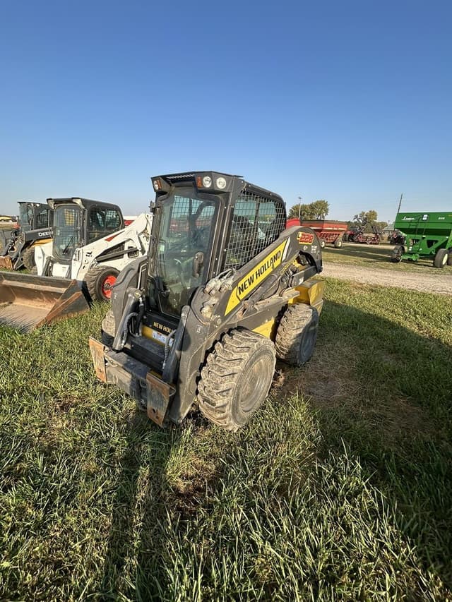 Image of New Holland L228 equipment image 3