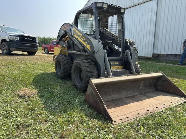 Image of New Holland L228 equipment image 2