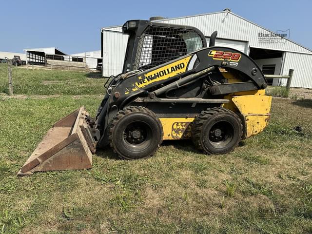 Image of New Holland L228 equipment image 1