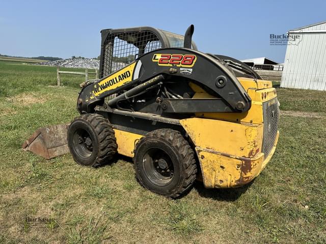 Image of New Holland L228 equipment image 3