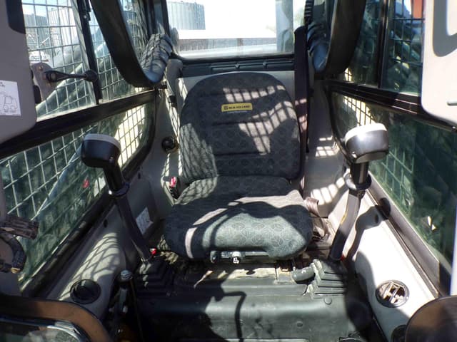 Image of New Holland L228 equipment image 3