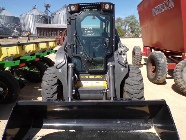 Image of New Holland L228 equipment image 2