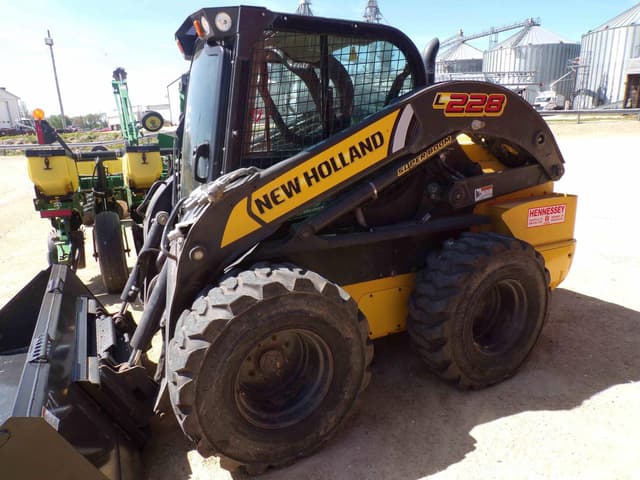 Image of New Holland L228 equipment image 4