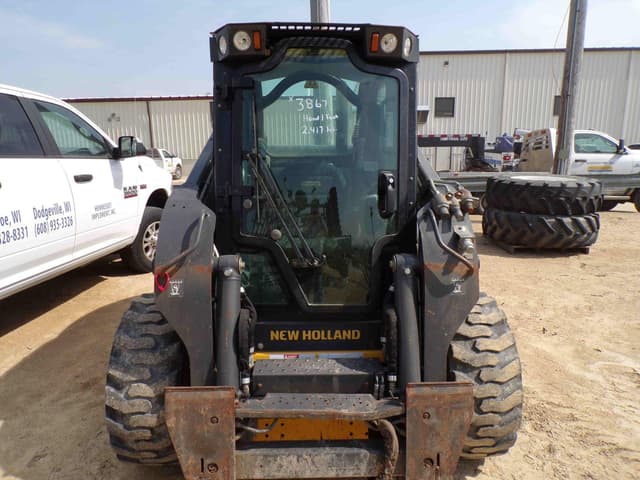 Image of New Holland L228 equipment image 2