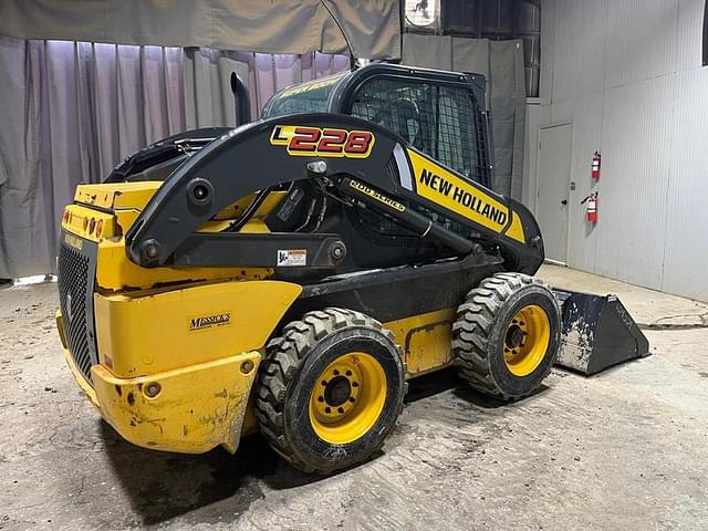 Image of New Holland L228 equipment image 4