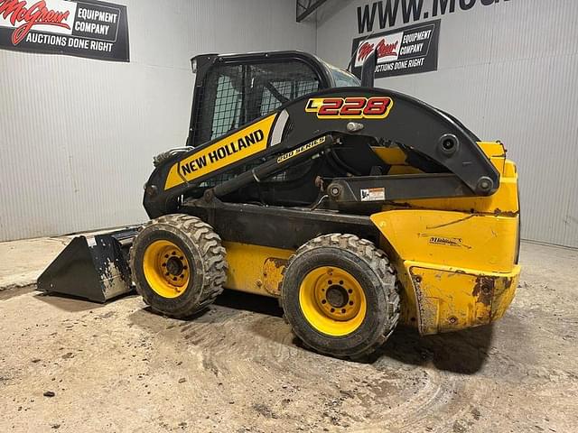 Image of New Holland L228 equipment image 2