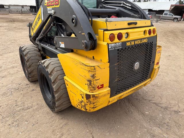 Image of New Holland L228 equipment image 4