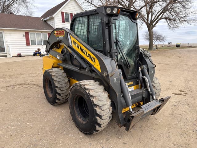 Image of New Holland L228 equipment image 1