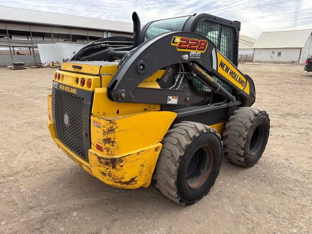 Image of New Holland L228 equipment image 2