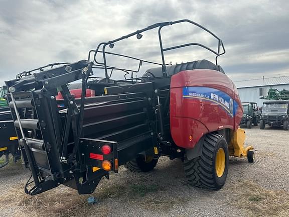 Image of New Holland Big Baler 330 Plus equipment image 2