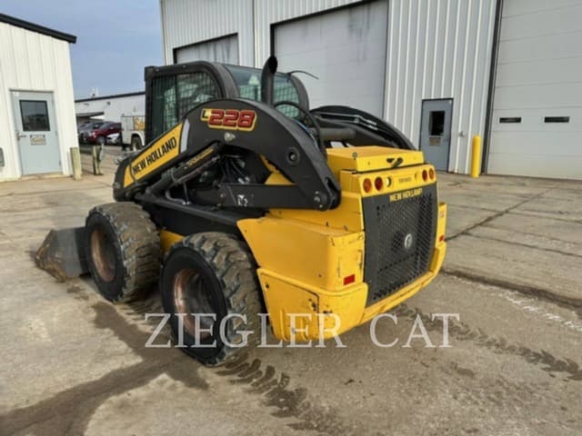 Image of New Holland L228 equipment image 3