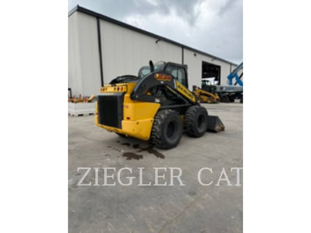 Image of New Holland L234 equipment image 2