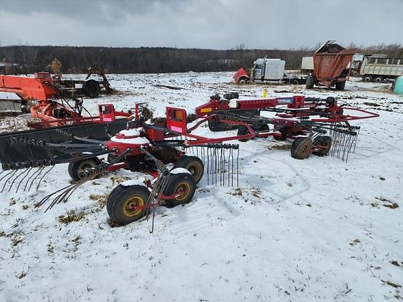 Image of New Holland 3223 equipment image 4