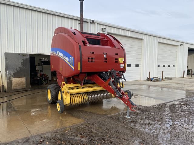 Image of New Holland RB460 CropCutter equipment image 1