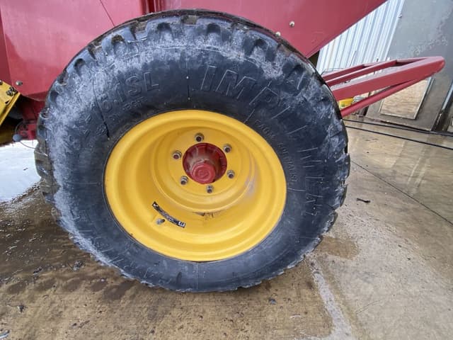 Image of New Holland RB460 CropCutter equipment image 2