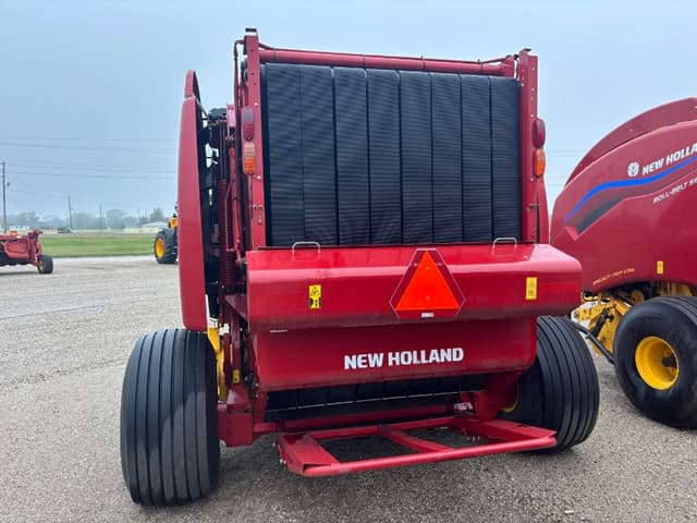 Image of New Holland RB560 Specialty Crop equipment image 4