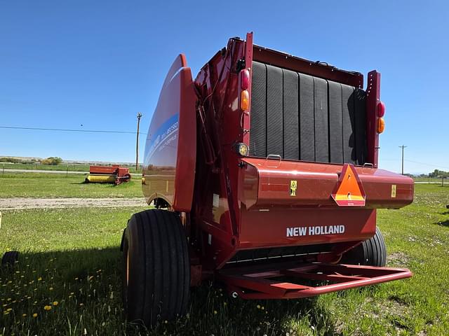 Image of New Holland RB560 Specialty Crop Plus equipment image 3