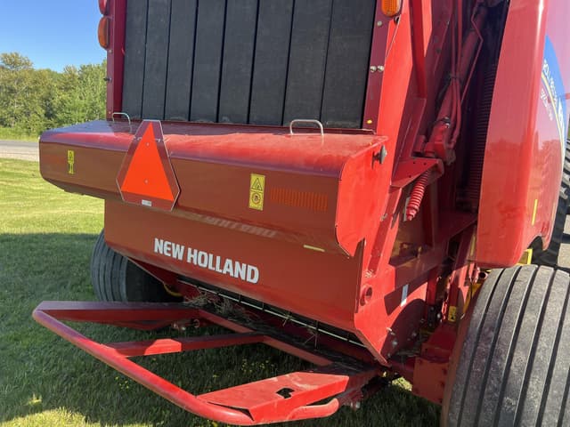 Image of New Holland RB560 Specialty Crop equipment image 4