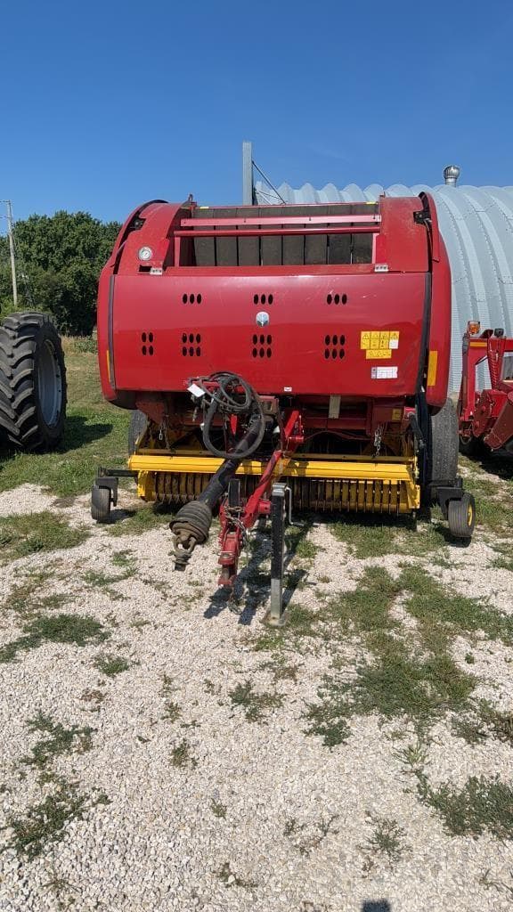 Image of New Holland RB560 equipment image 2