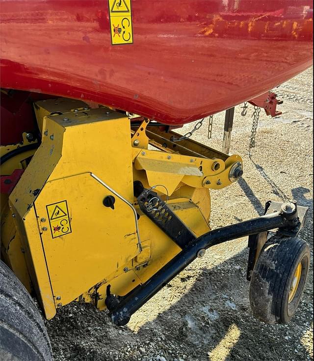 Image of New Holland RB560 Specialty Crop Plus equipment image 3
