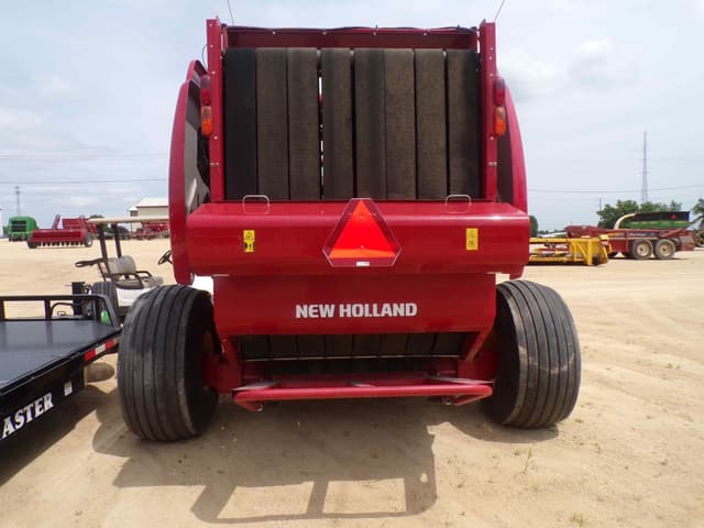 Image of New Holland RB560 Specialty Crop Plus equipment image 4