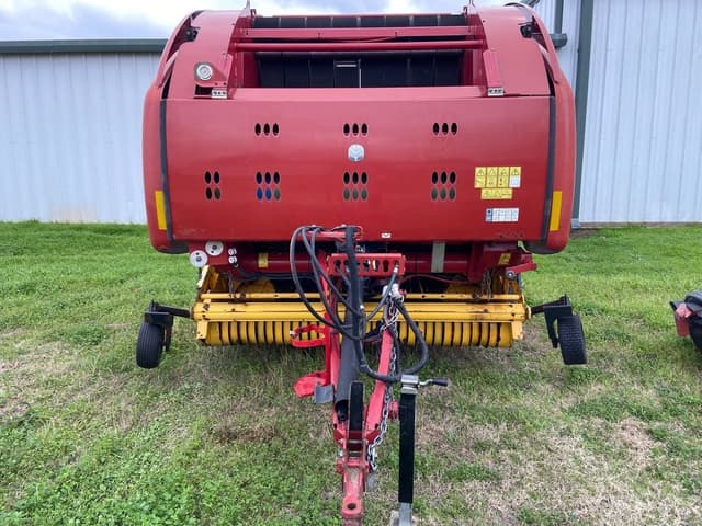 Image of New Holland RB560 equipment image 2