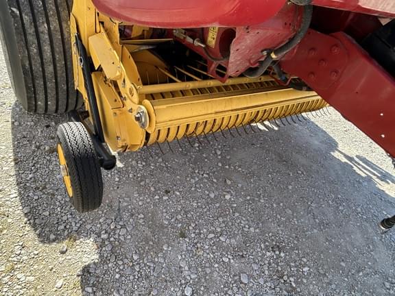 Image of New Holland RB460 equipment image 3
