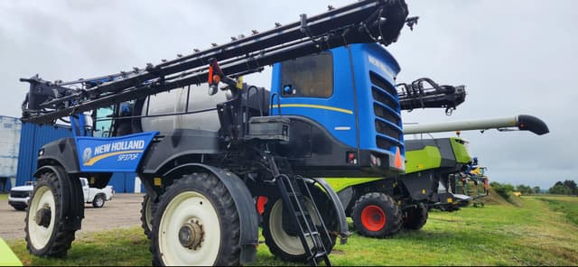 Image of New Holland SP370F equipment image 3