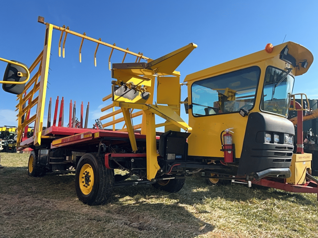 Image of New Holland Stack Cruiser 102 Image 0