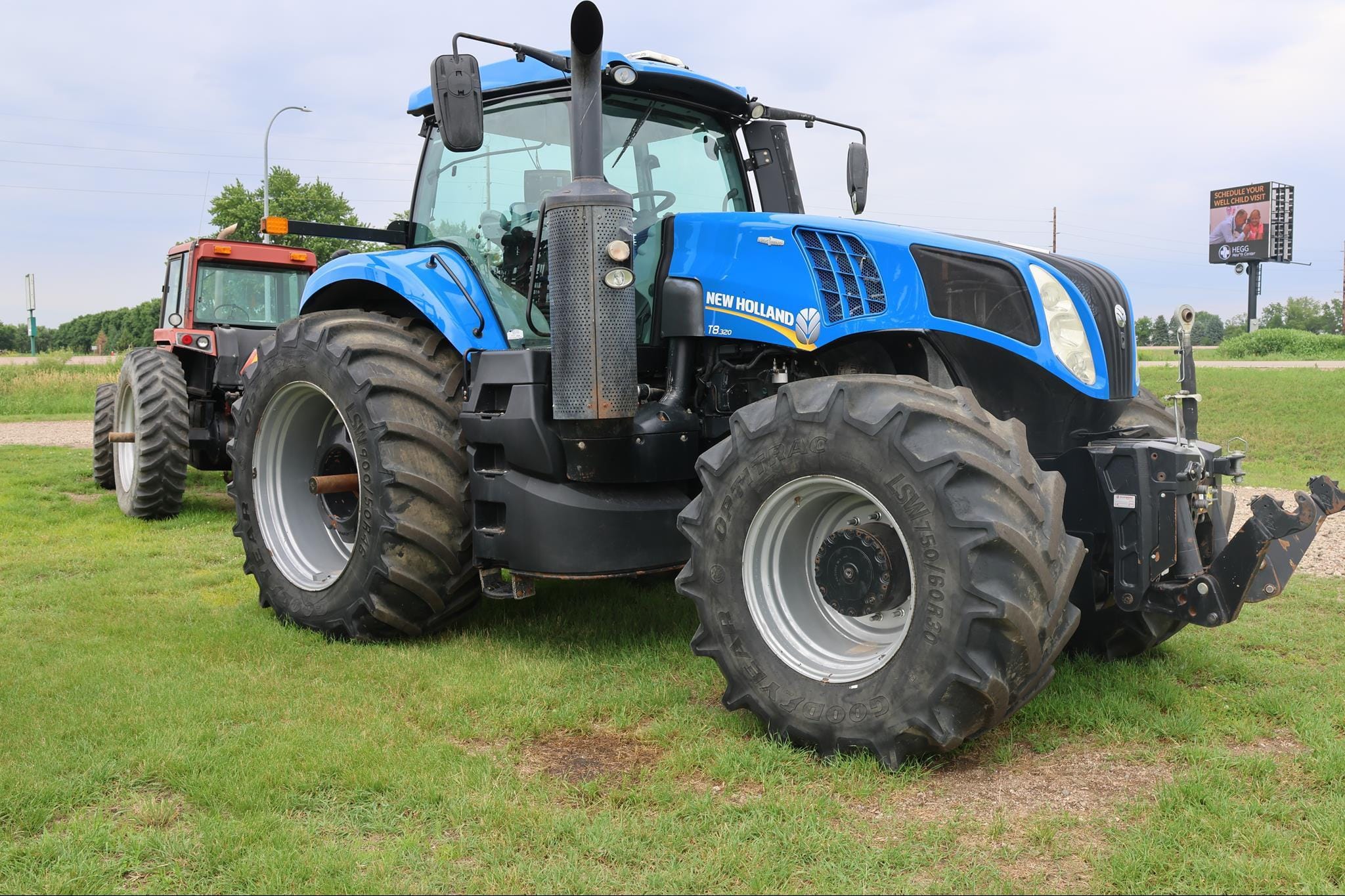 2019 New Holland T8.320 Equipment Image0