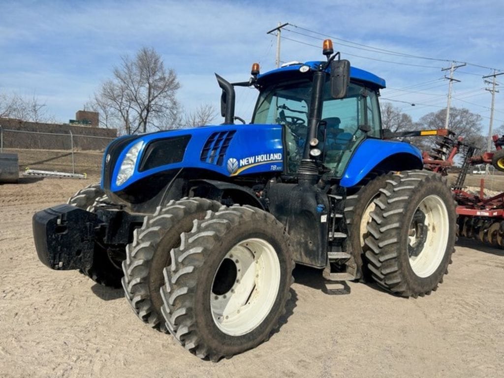 2019 New Holland T8.320 Equipment Image0