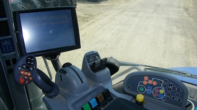 Image of New Holland T8.410 equipment image 3