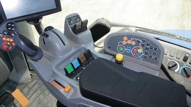 Image of New Holland T8.410 equipment image 4